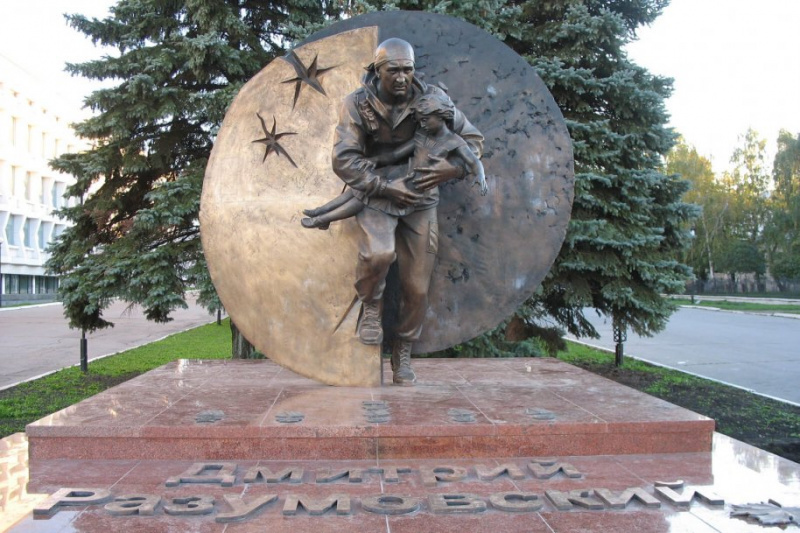 Памятник Дмитрию Разумовскому