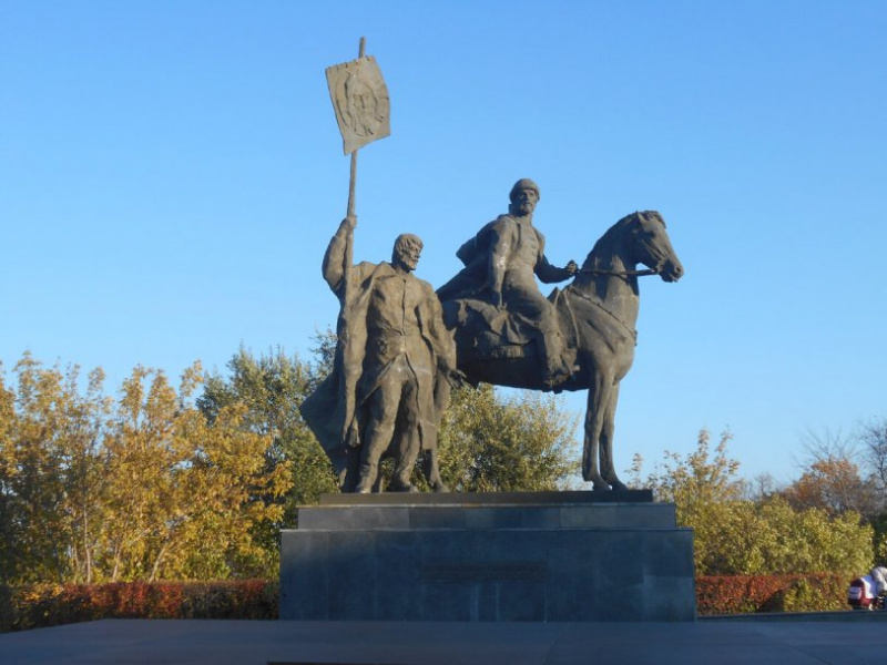 Памятник Богдану Хитрово